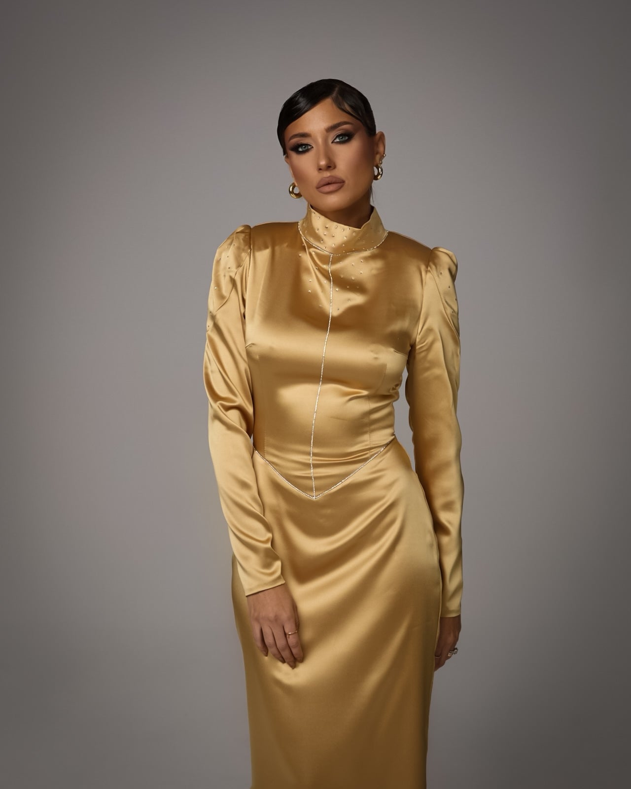 Rochie Maxi din Satin cu Guler Inalt, Golden Muse