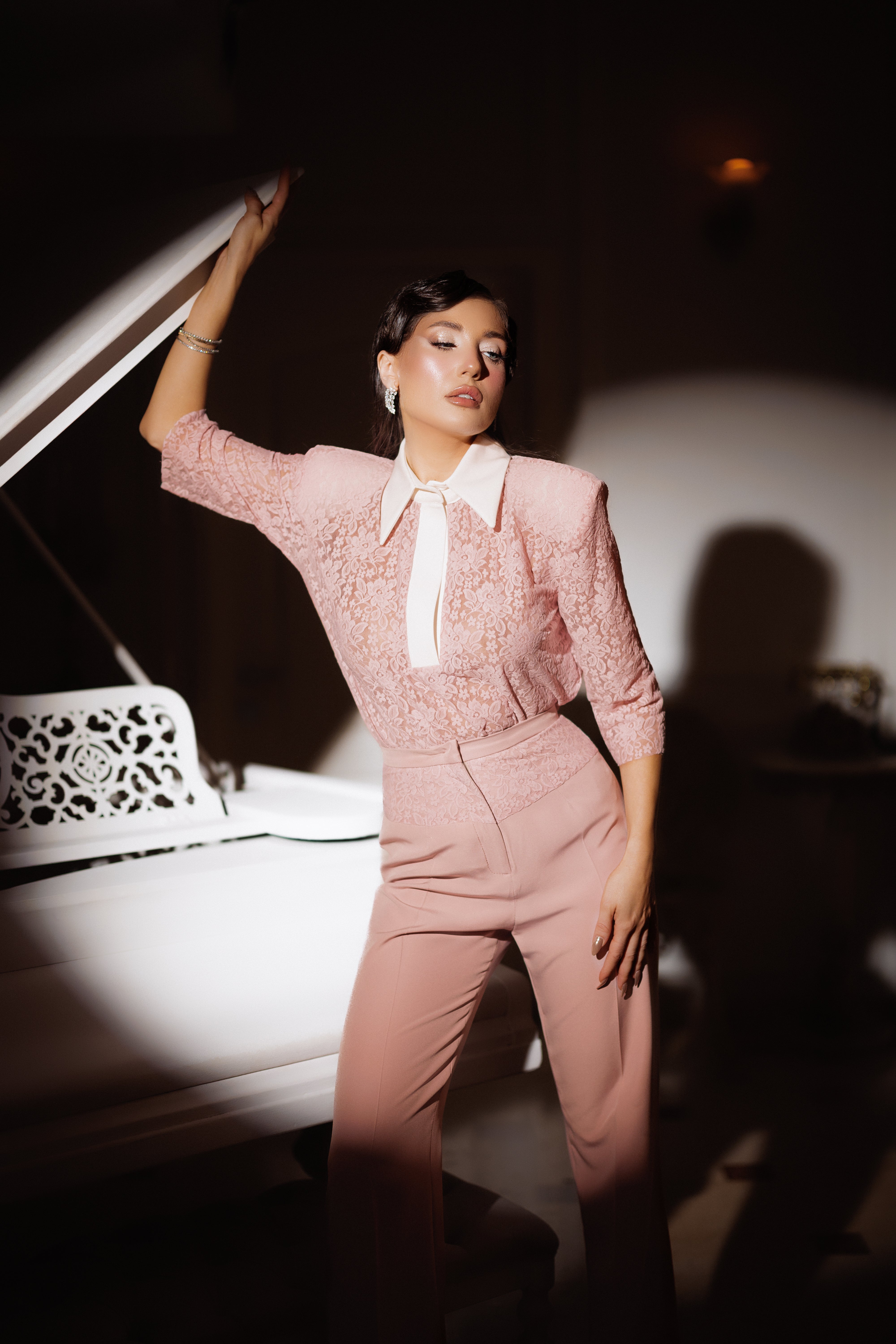 Compleu cu Pantaloni Evazati si Bluza din Dantela, Rosee Blanche