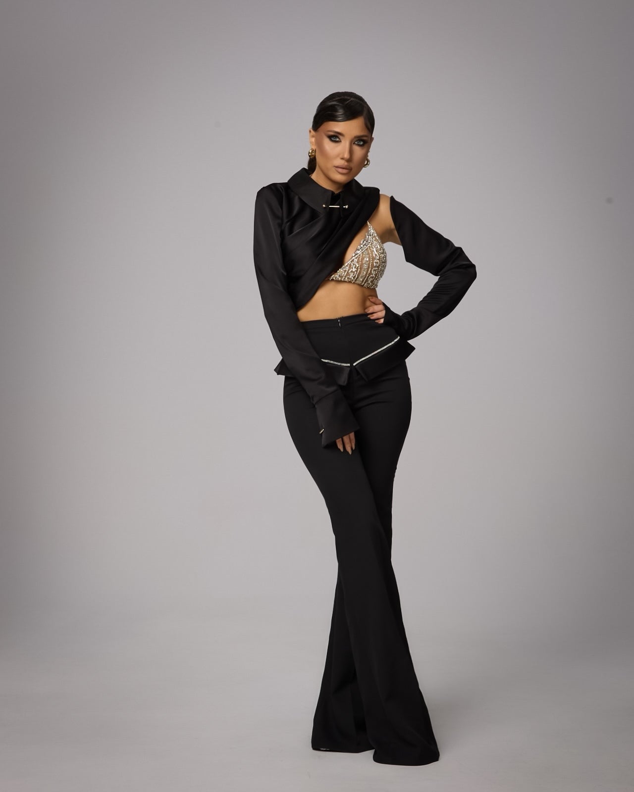 Compleu Pantaloni Evazati cu Top Asimetric, Luxe Allure