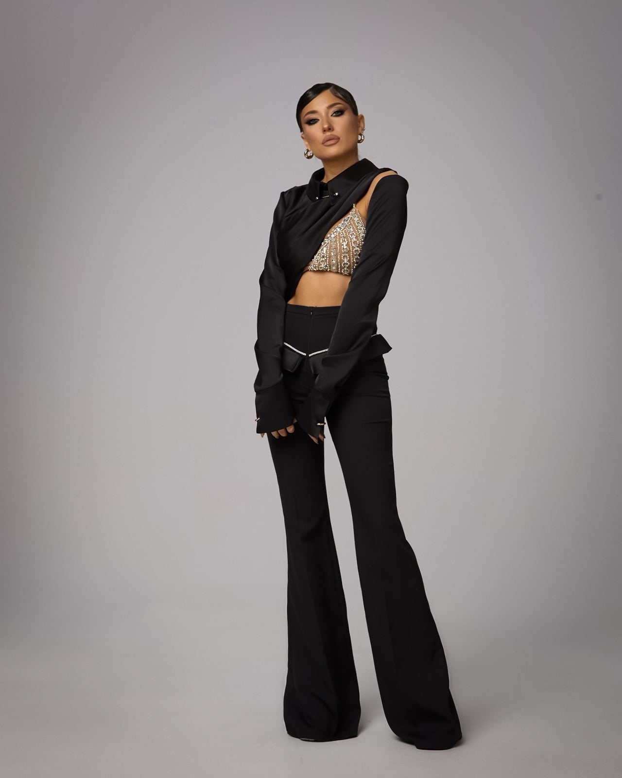 Compleu Pantaloni Evazati cu Top Asimetric, Luxe Allure