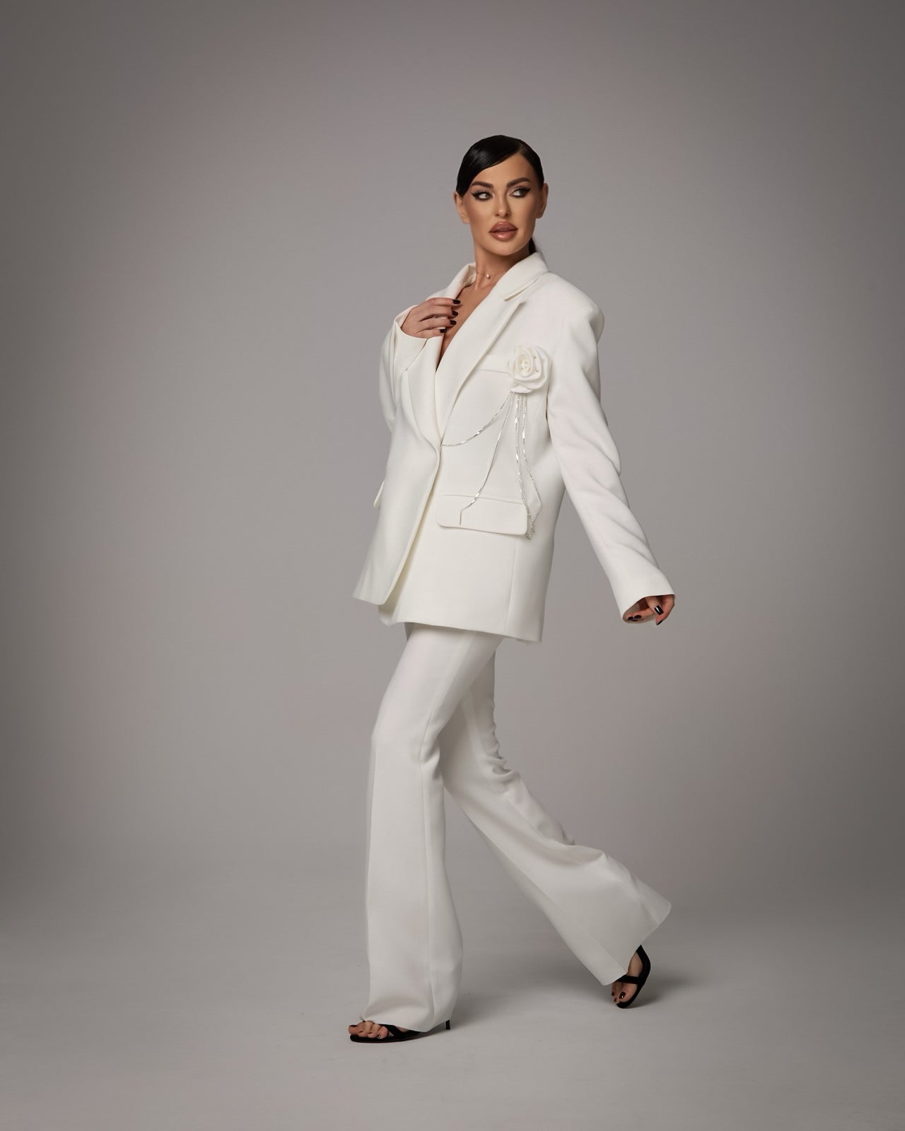 Costum cu Sacou Oversized si Pantaloni Evazati, Ethereal White