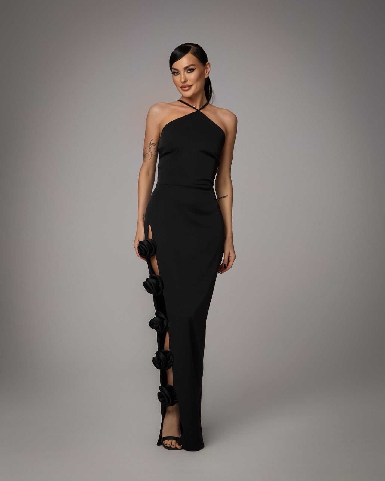 Rochie Maxi cu Decupaj Lateral si Aplicatii Florale, Nocturnal Bloom