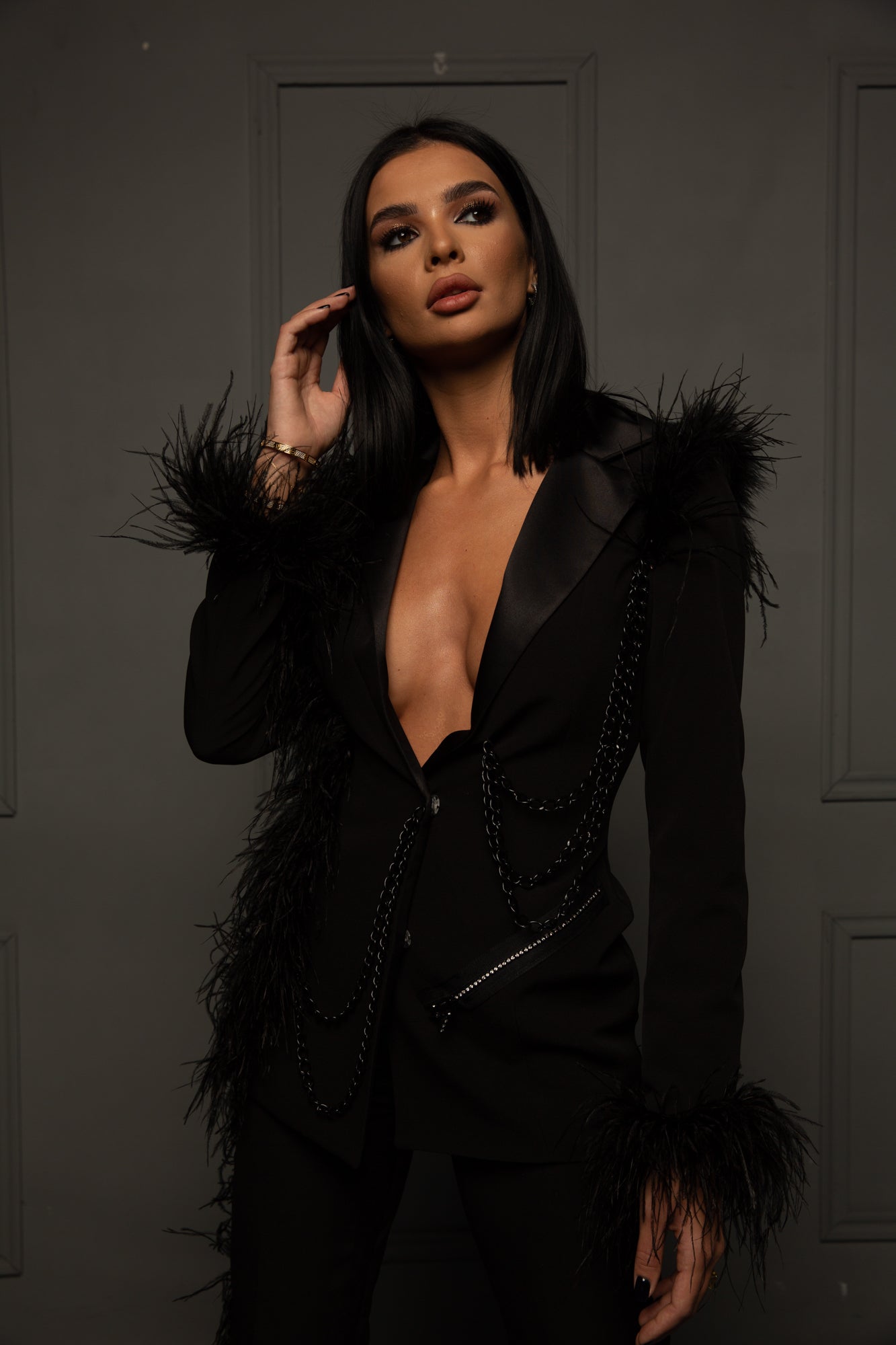 Costum cu Sacou cu Pene si Detalii din Lant, Chain&Feather