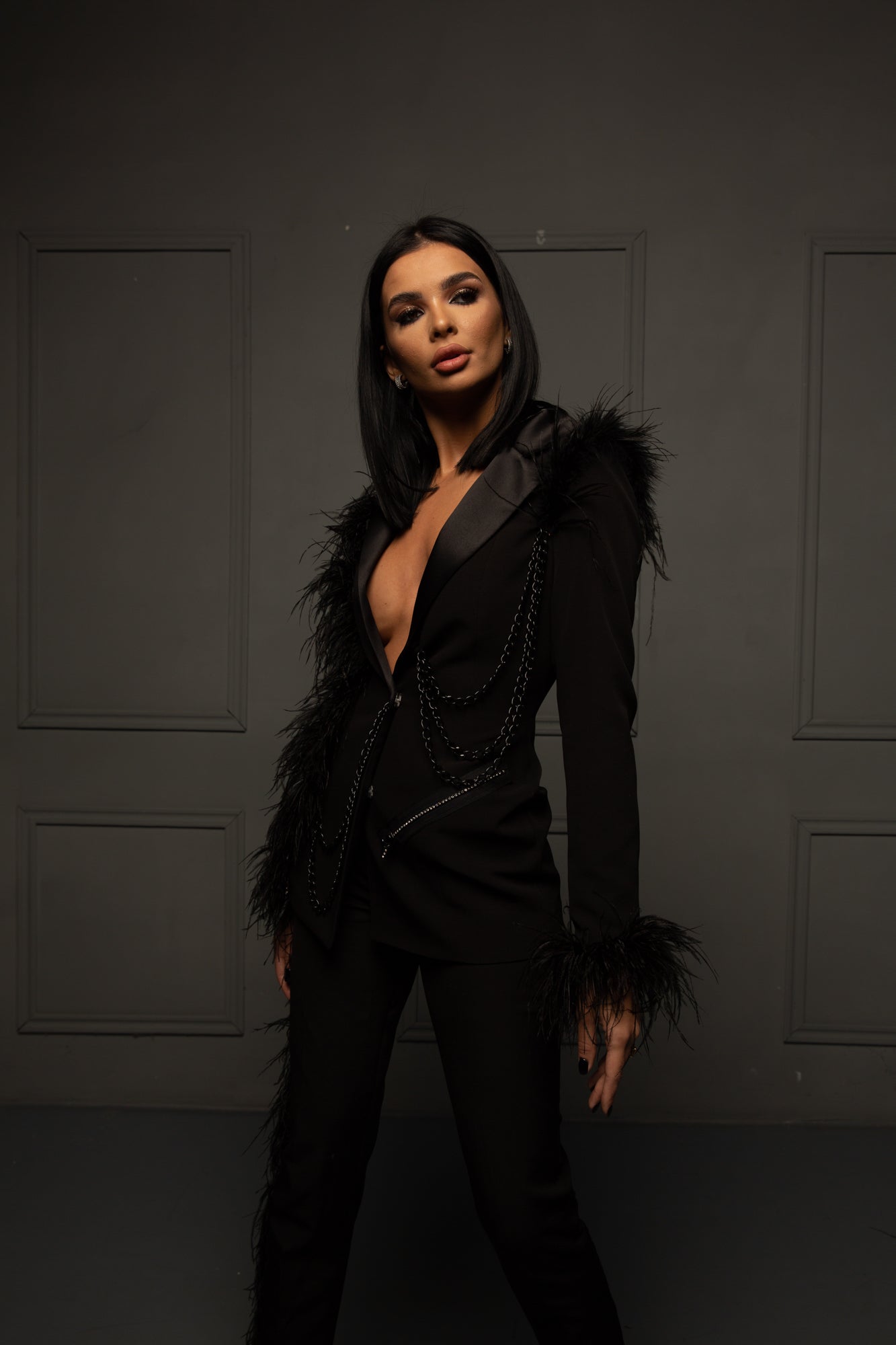 Costum cu Sacou cu Pene si Detalii din Lant, Chain&Feather