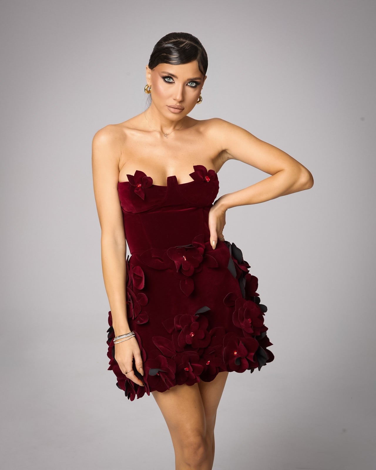 Rochie Mini din Catifea cu Aplicatii Florale, Scarlet Bloom