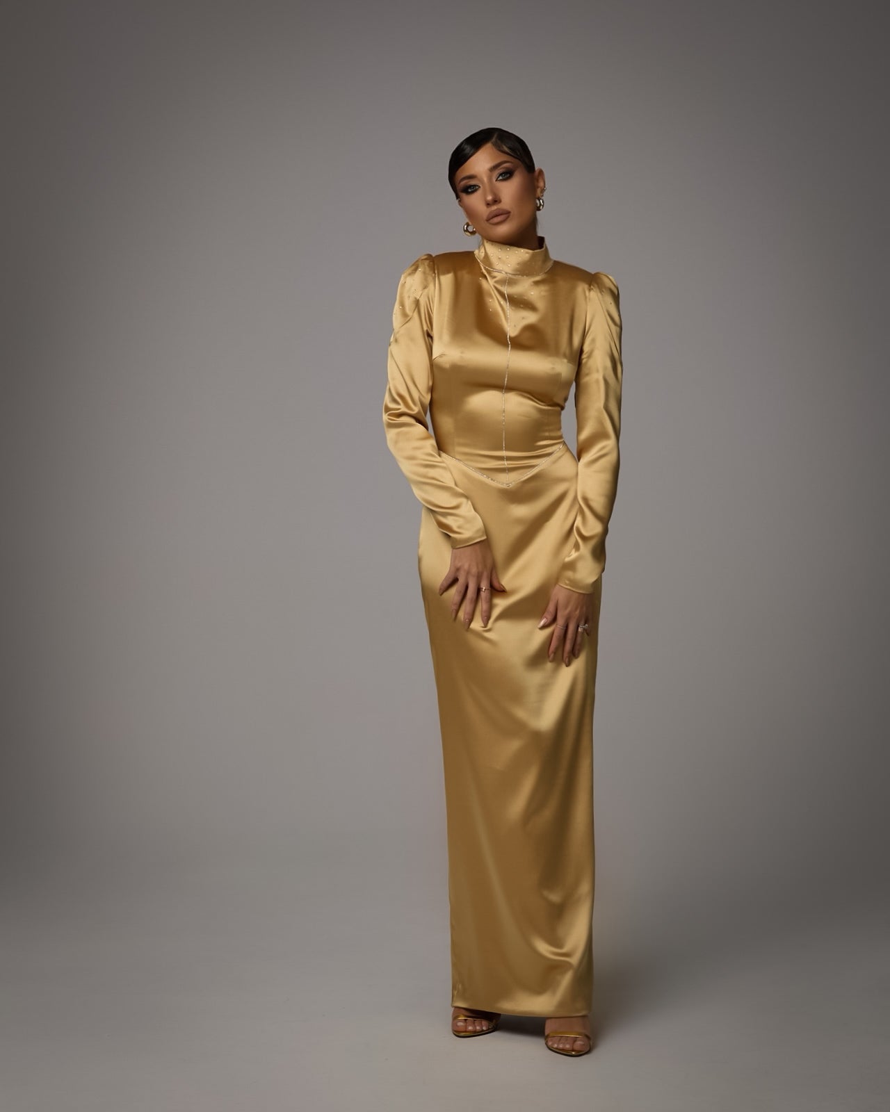 Rochie Maxi din Satin cu Guler Inalt, Golden Muse