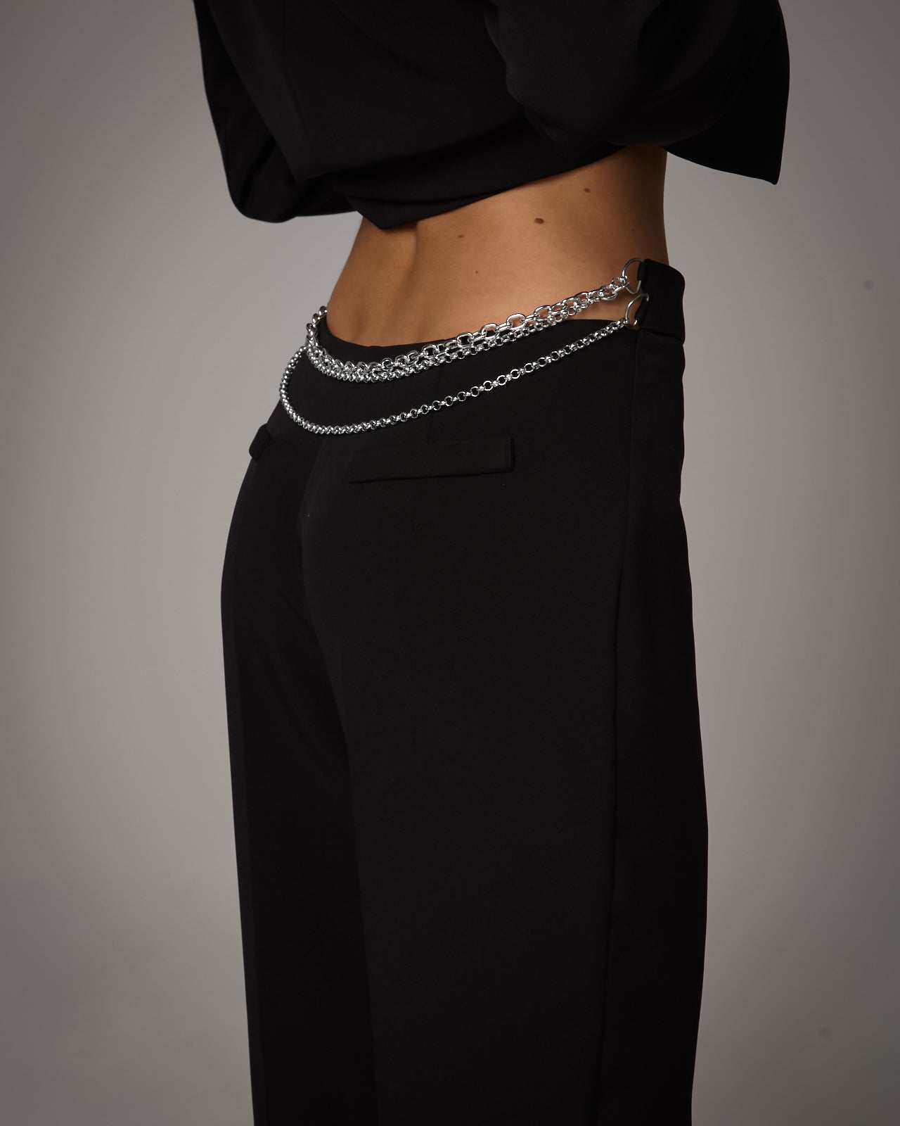 Pantaloni Talie Joasa si Lanturi Decorative