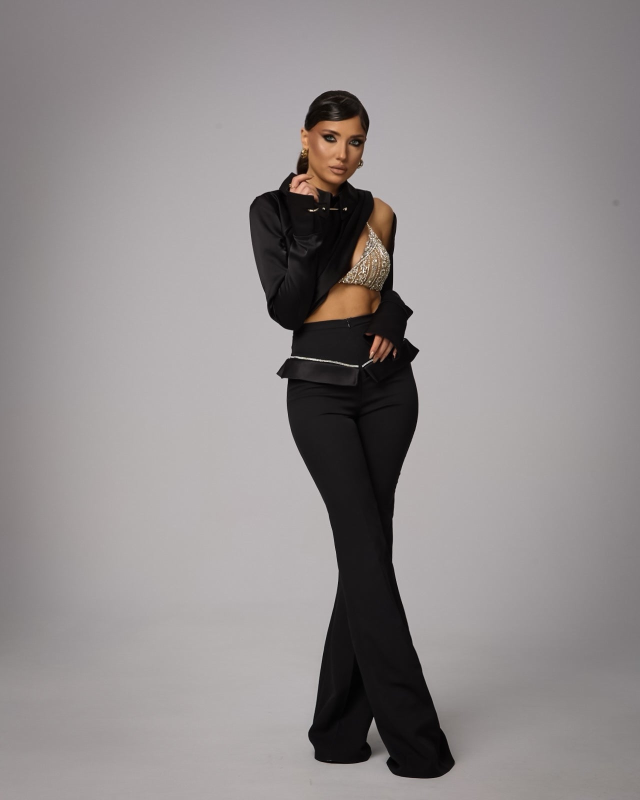 Compleu Pantaloni Evazati cu Top Asimetric, Luxe Allure