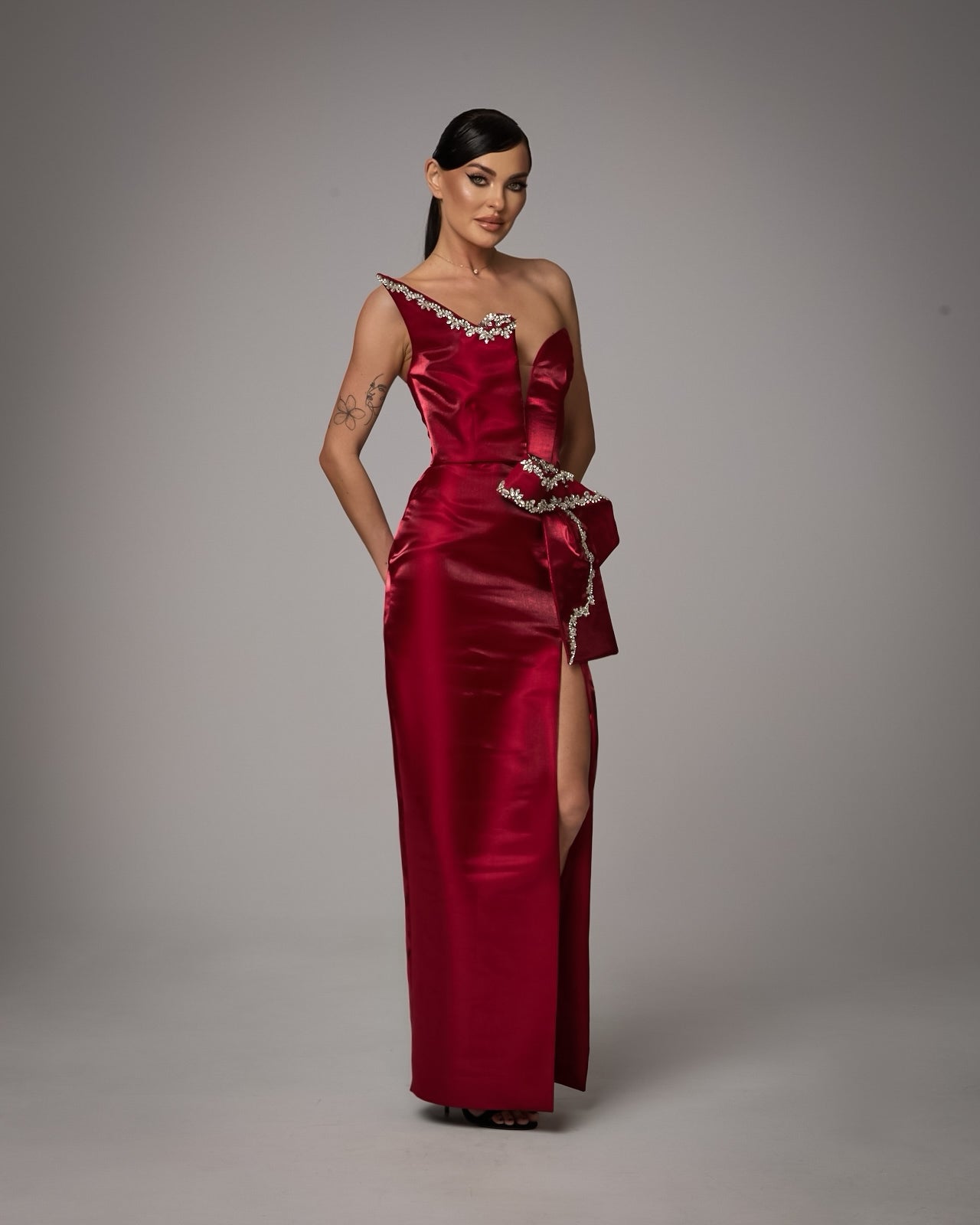 Rochie Maxi Asimetrica si Aplicatii Cristale, Scarlet Grace