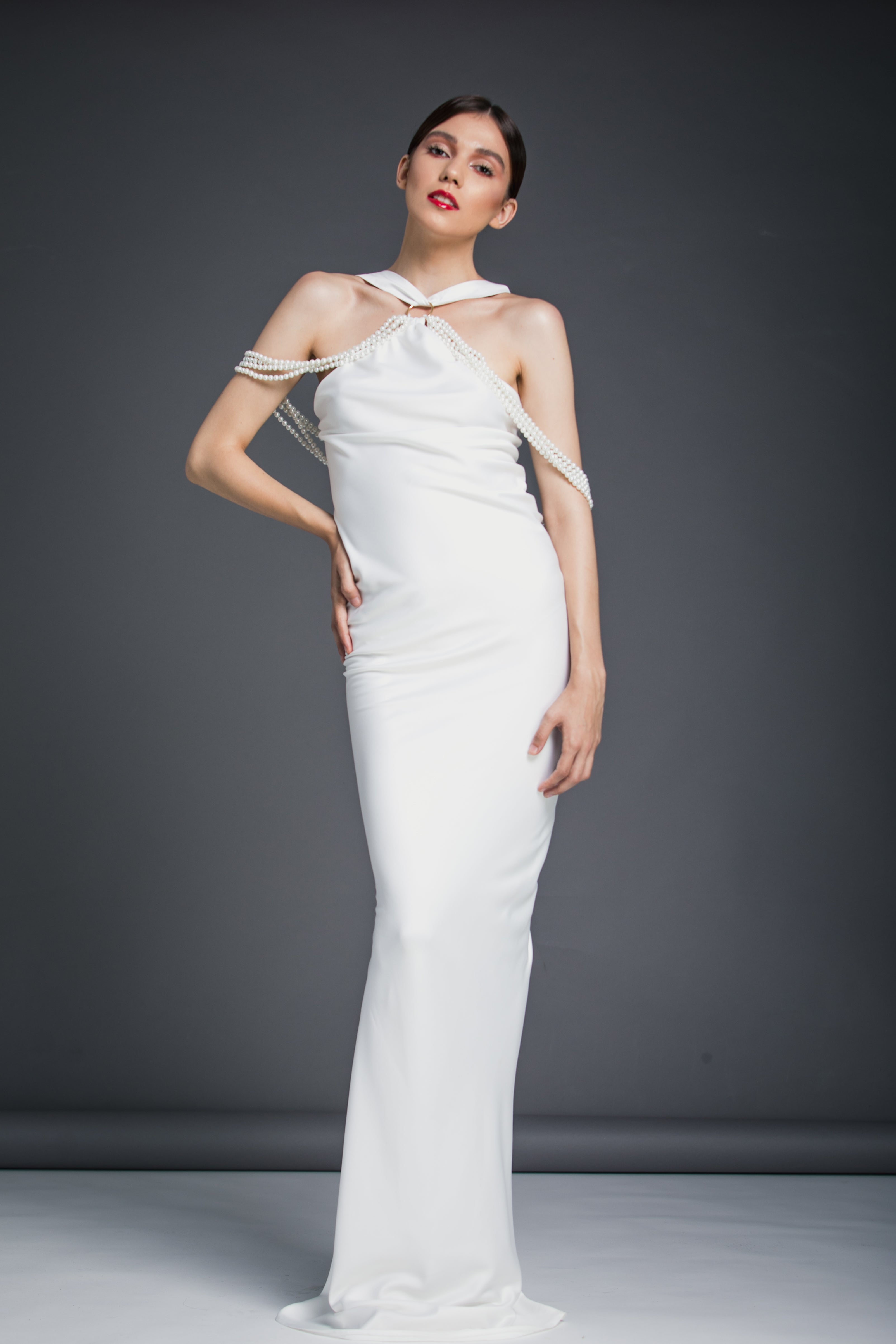 Rochie Maxi cu Decolteu Halter si Perle, White Swan