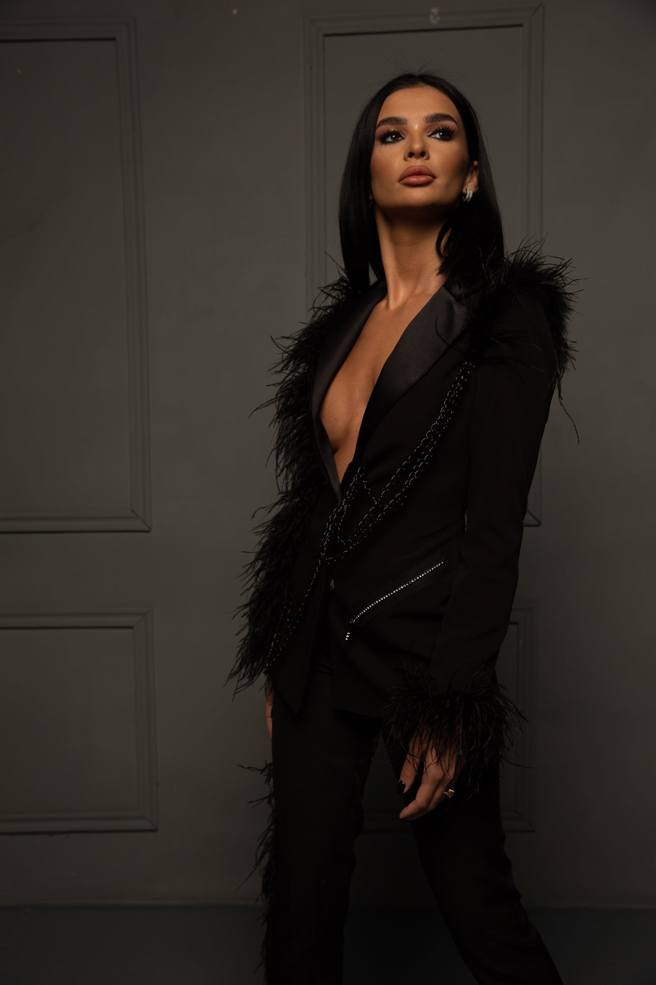 Costum cu Sacou cu Pene si Detalii din Lant, Chain&Feather